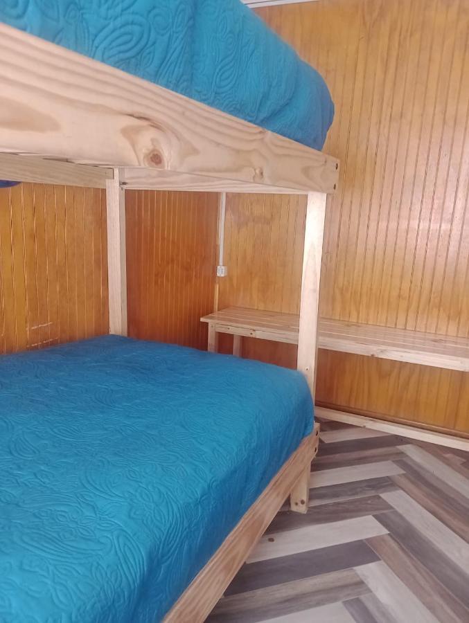 הוסטל פורטו נטאלס Isla Yu Backpacker מראה חיצוני תמונה
