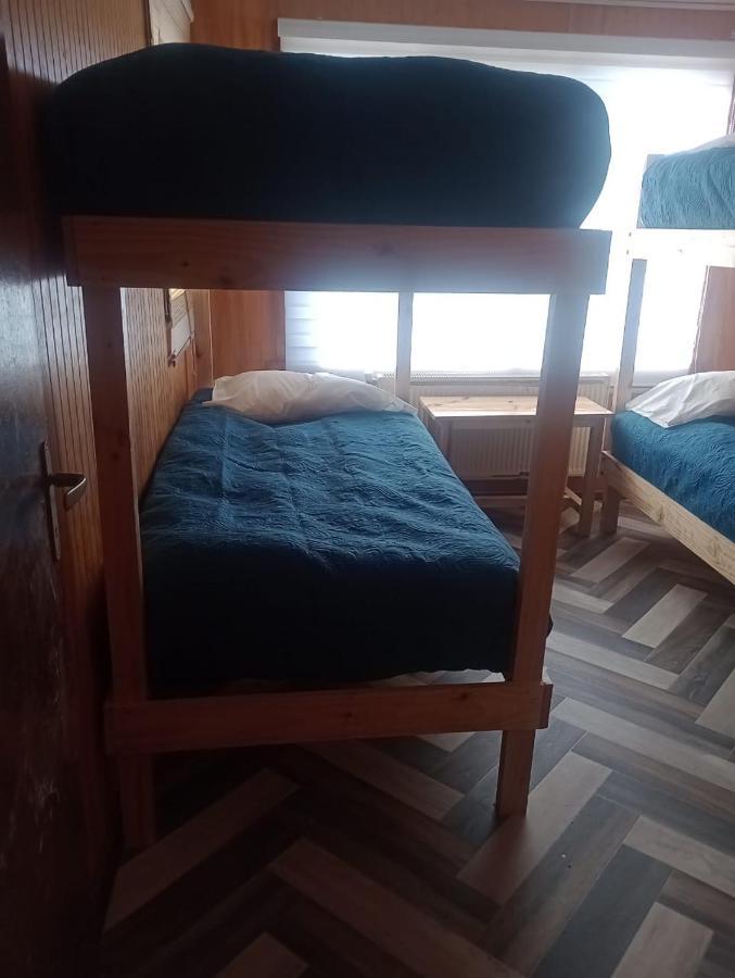 הוסטל פורטו נטאלס Isla Yu Backpacker מראה חיצוני תמונה