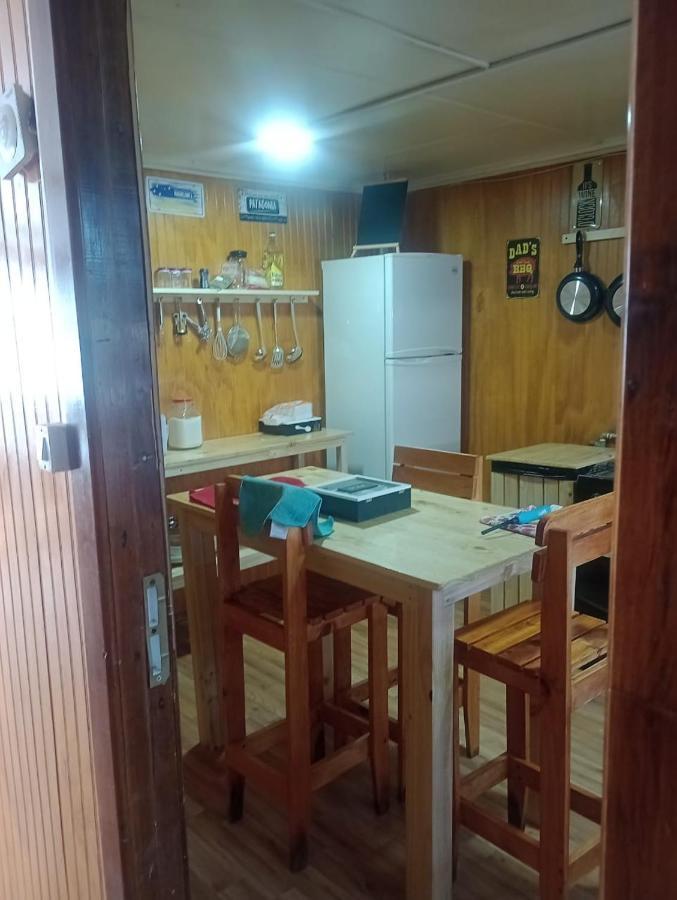 הוסטל פורטו נטאלס Isla Yu Backpacker מראה חיצוני תמונה