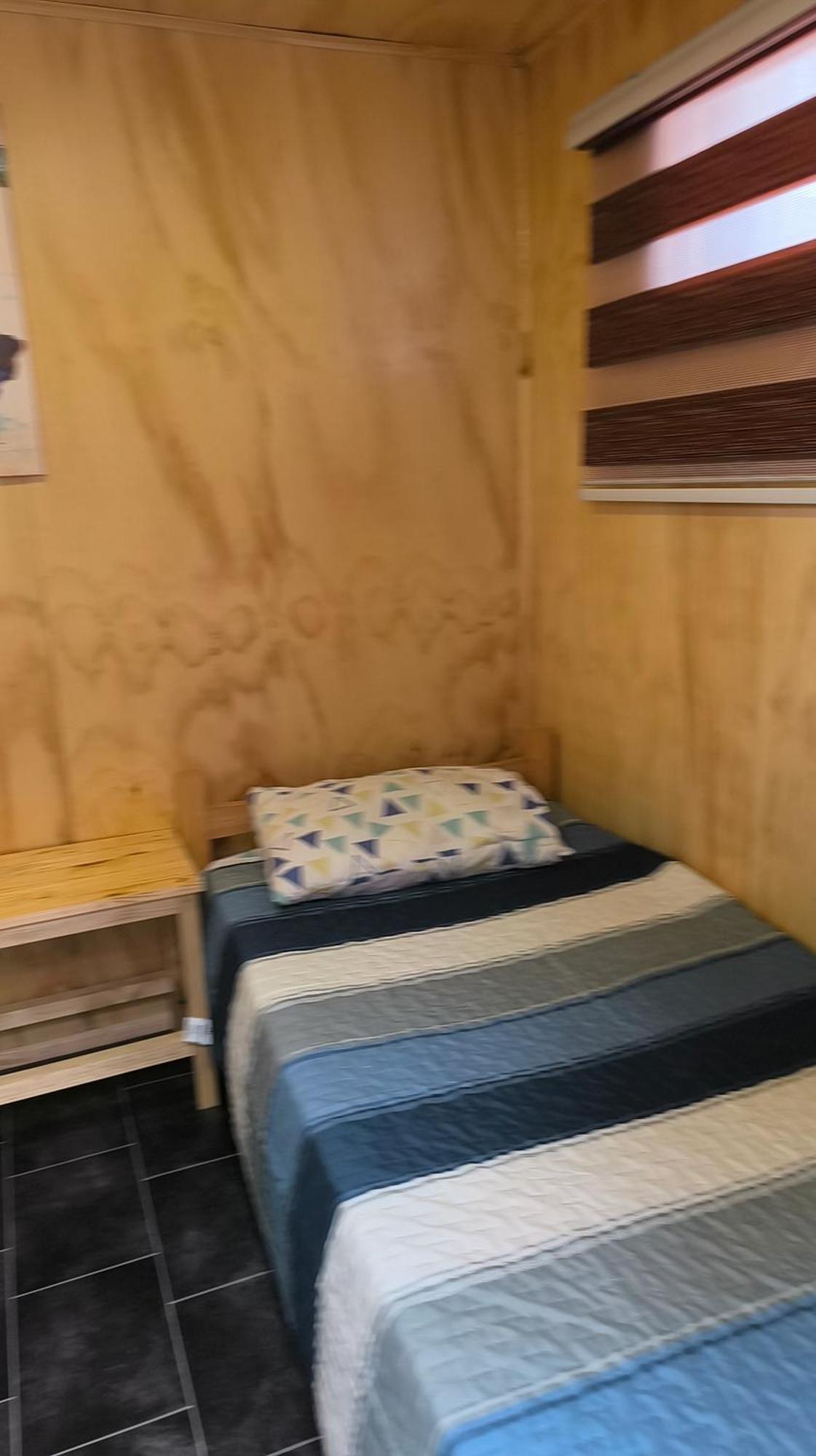 הוסטל פורטו נטאלס Isla Yu Backpacker מראה חיצוני תמונה